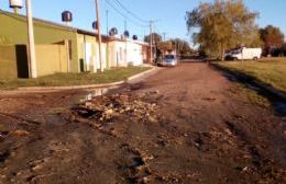 En Barrio Mudynda sigue sin solución definitiva una pérdida de líquidos cloacales