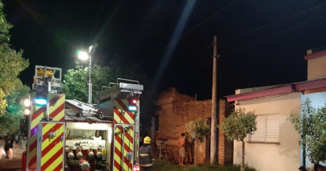 Se incendió una vivienda de Necochea al 700