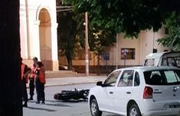 Choque entre auto y moto en la Avenida 25 de Mayo