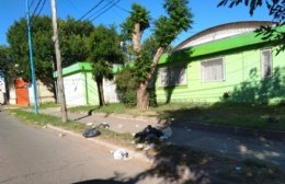 Siguen arrojando basura frente a la Escuela Primaria N° 11