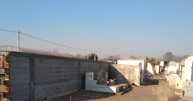 Finalizó la reconstrucción de un segundo tramo del muro perimetral del Cementerio Municipal