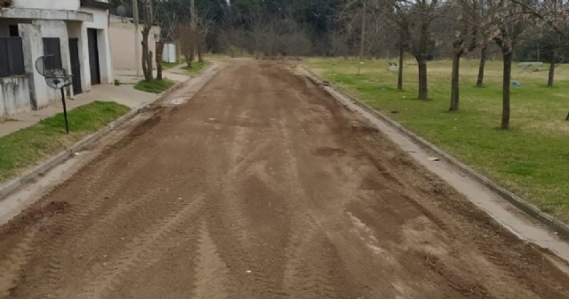 Arreglo de calles en Barrio Evita y recolección de montículos en el centro