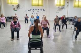 Clases de gimnasia para adultos en el Club de los Abuelos