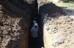 Cambio de cañerías cloacales en una calle del Barrio Santa Teresa