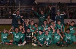 Joaquín Soloa campeón con la 2009 de Sarmiento