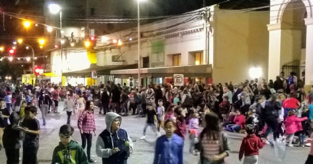 El Municipio armó la Varieté y el pueblo puso los corsos