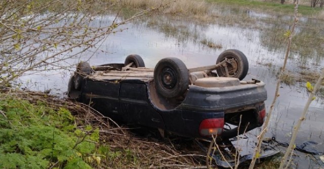 Vuelco en Ruta 188 casi frente al Club de Pescadores