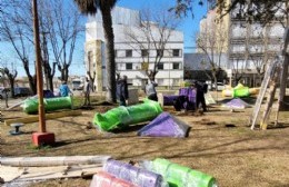 Comenzó la instalación de nuevos juegos en la Plaza Rivadavia