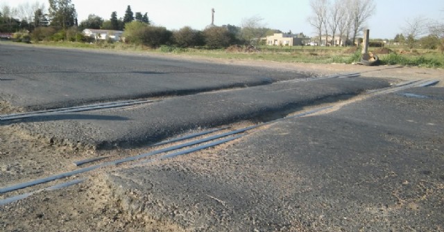 Se renuevan las quejas por el notorio mal estado del paso a nivel de la Ruta 31