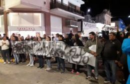 Familiares, amigos y colegas de los cinco policías detenidos marcharon por su libertad