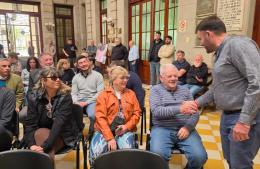 Reunión con vecinos y comerciantes por la remodelación de un sector de la Avenida 25 de Mayo