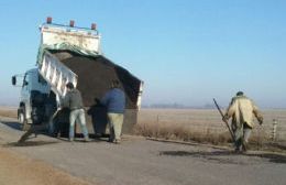 Luego de reclamo de los vecinos, el Municipio realizó bacheo en Los Indios