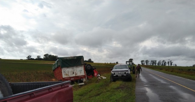 Un camión volcó en la Ruta 31