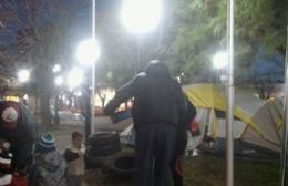 Desalojados de Villa Corina acampan en Plaza San Martín