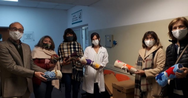 El Rotary Club de Rojas entregó mantas al área de Pediatría del Hospital