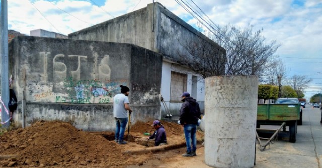 Obra de emergencia para resolver problema en un sector de la red cloacal