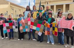 El Taller Municipal de Crochet, entregó mantas al Hospital de Rojas