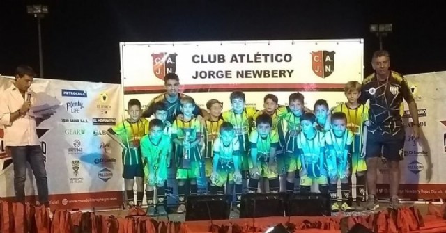 Mundialito Rojinegro: La Categoría 2011 de El Huracán 2011 ganó la Copa de Oro