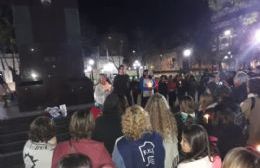 Violencia en la Secundaria Nº 5: La comunidad educativa se reunió en la Plaza San Martín