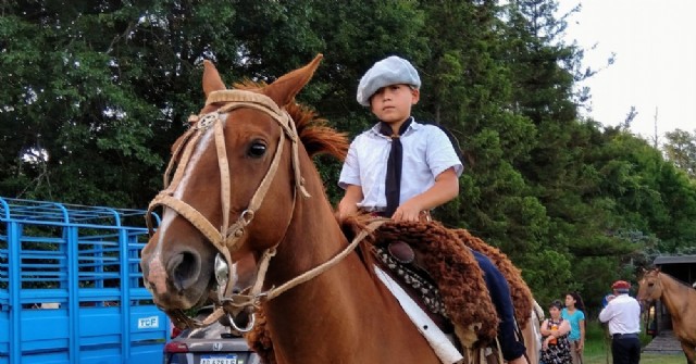 Cabalgata a Roberto Cano en conmemoración del Gauchito Gil