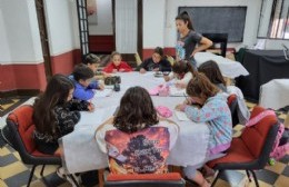 Arrancó el taller de dibujo y pintura para niños