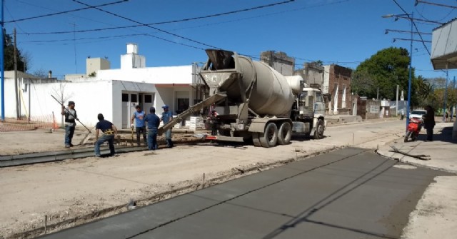 Rápido avance de la reconstrucción de las bocacalles de Francisco Roca y Necochea