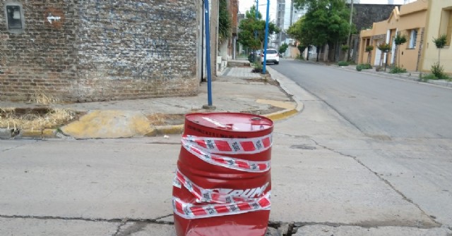 Precaución en la esquina de Alsina y Paso