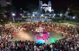 El Municipio armó el tradicional arbolito de Navidad en Plaza San Martín