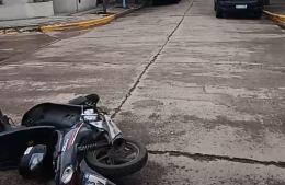 Choque entre auto y moto en Kennedy y Zapiola