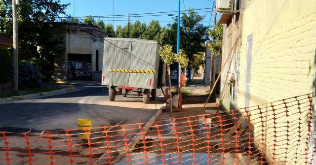 Reconstruyen la vereda del Jardín de Infantes N° 904