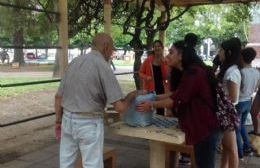 Estudiantes de la ESNA juntan alimentos, ropa y bebidas para inundados