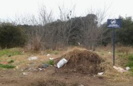 Basural en una esquina, a pesar de la prohibición de arrojar residuos