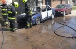 Junín: incendiaron el auto de un hombre acusado de abusar a menores