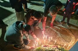 Vecinos, familiares de víctimas y dirigentes reafirmaron el pacto democrático en un emotivo acto