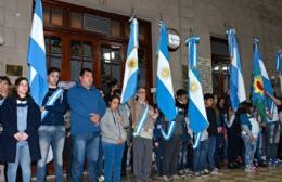 Por el mal tiempo, el acto del 9 de julio se realizó en el edificio municipal