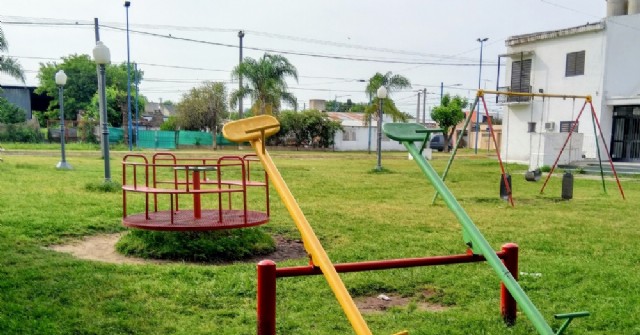 Reclamos por el estado de los juegos de la Plaza de Barrio Brown