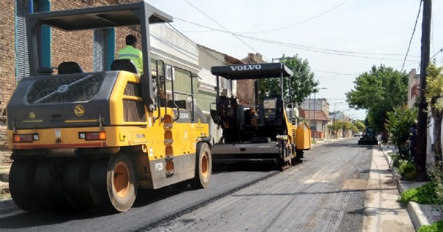 Arrancó el reasfaltado de calles céntricas