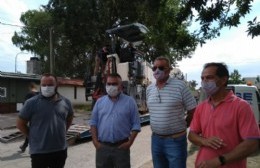 Ford supervisó el inicio de la obra de asfalto para el anillo de Barrio Santa Teresa
