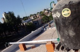 Colocan los tanques de agua en la Escuela Nicolás Avellaneda