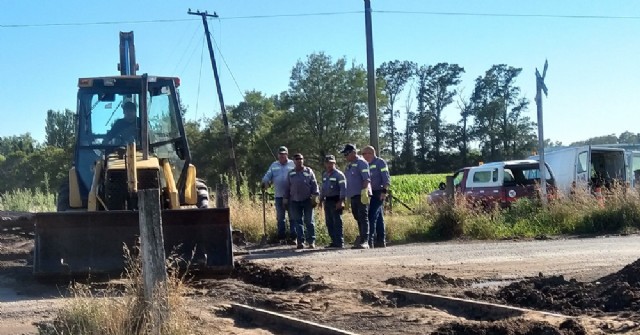 Avanza la reparación del paso a nivel de la Ruta 31 y ya se deben usar los caminos laterales