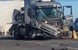 Un camión de Rojas chocó con otro en Las Flores