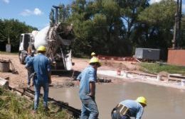 Avenida Alessandro: Vuelcan los últimos metros de hormigón y su armado será casi artesanal