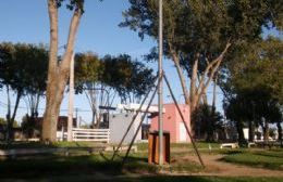 Colocan nuevas luminarias en un sector de la Pista de la Salud