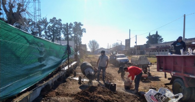 Avanza la reconstrucción de un tramo del muro perimetral del Cementerio municipal