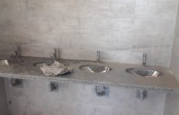 Recta final en las obras de reconstrucción de baños en la Escuela Nicolás Avellaneda
