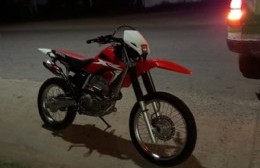 Choque entre dos motos: un joven con heridas de consideración