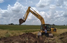 Comenzó la reconstrucción de una alcantarilla en camino rural de Rafael Obligado