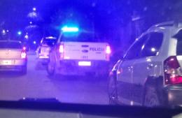 Roban pertenencias de una camioneta en pleno centro