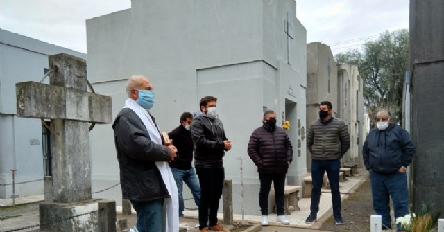 Acto en el Cementerio por el Día del Trabajador de la Electricidad