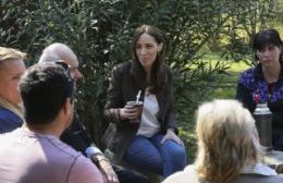 Antes de retirarse de la ciudad, Vidal recibió en Cecir a vecinos de Barrio Parque
